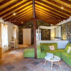 Lyhnos Dixoro Bedroom